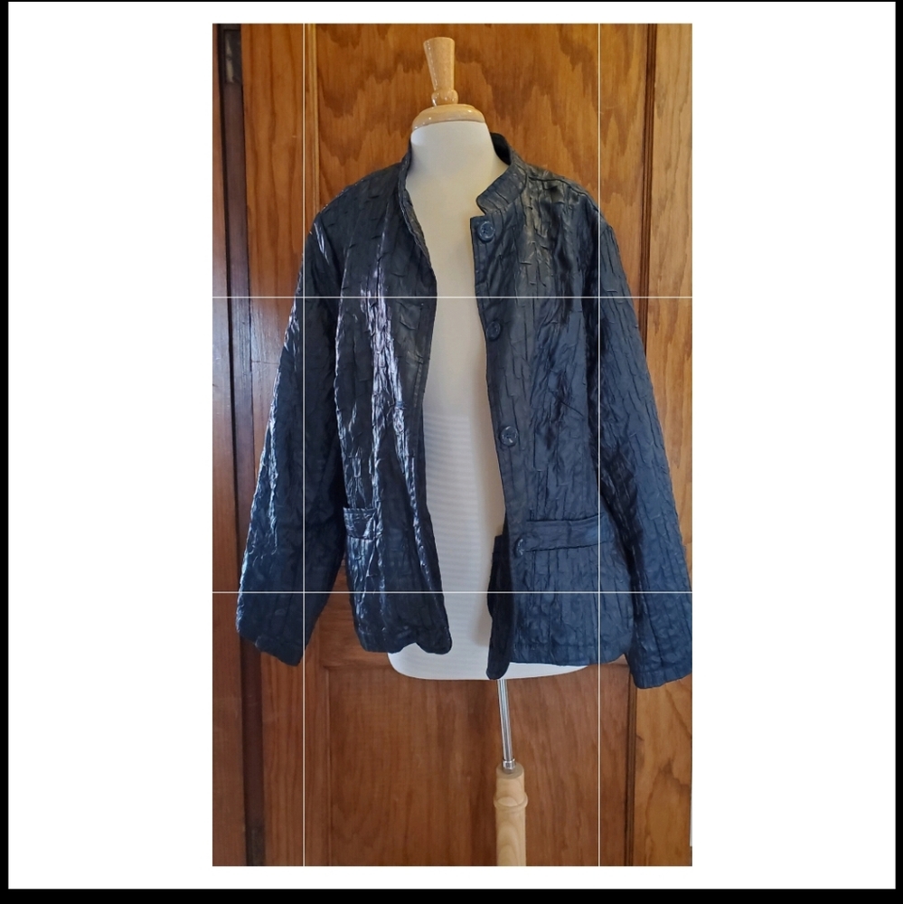 🍂🍁 Lane Bryant light weight crinkle jacket. Perfect for fall. It has pockets🎃